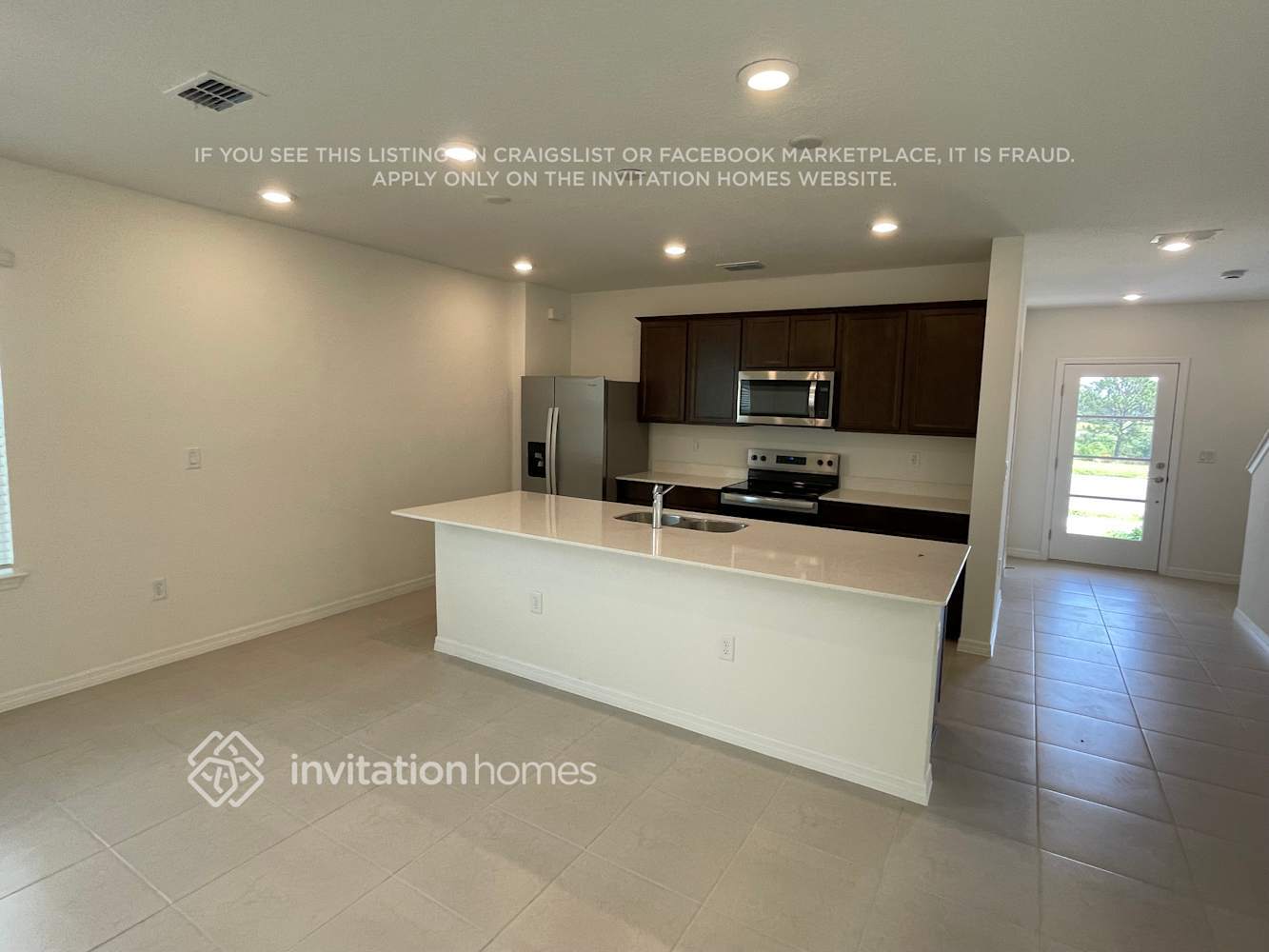 Building Photo - 16360 Grey Pne Dr