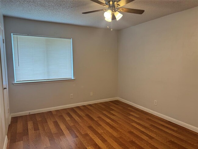 Building Photo - 10622 Golden Quail Dr