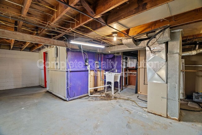 Building Photo - 6605 Barken Ave