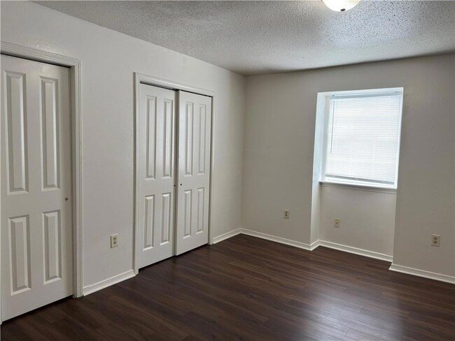 Building Photo - 59 Carriage Lane #C C
