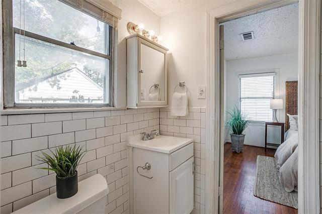 Building Photo - 3824 Birchman Ave