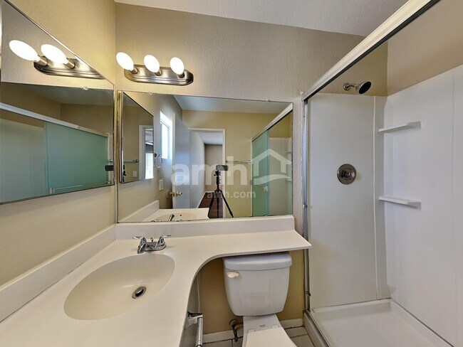 Building Photo - 9509 W Echo Ln