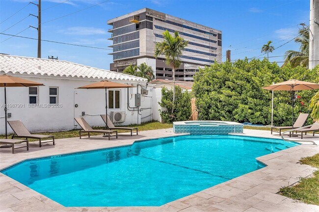 Building Photo - 703 NE 7th St