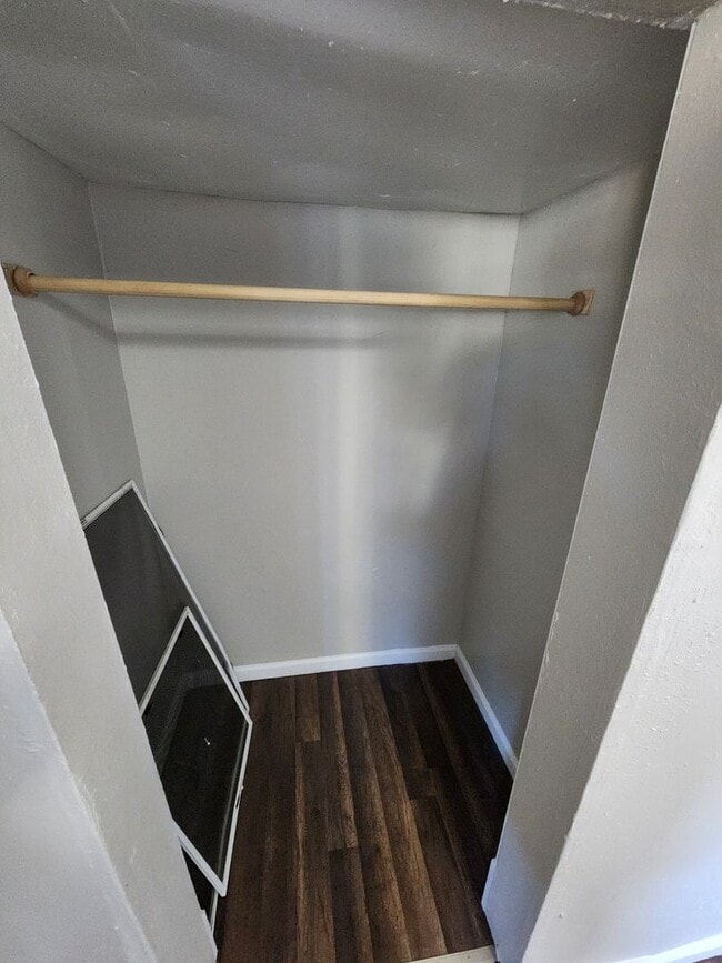 Building Photo - Spacious 3-Bedroom, 2-Bathroom Home AVAILABLE NOW!!