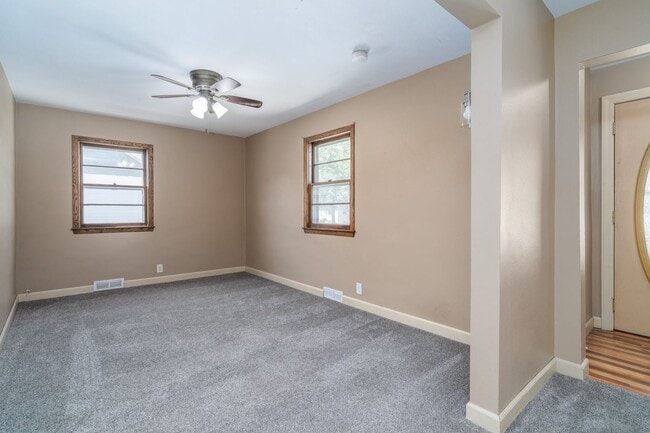 Building Photo - Single Family Home - Located Near Campus
