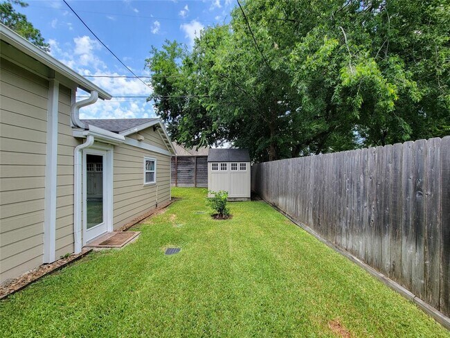 Building Photo - 807 Tabor St
