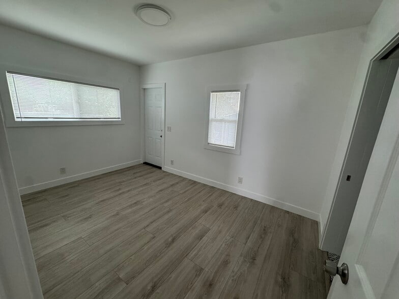 Building Photo - 1820 E Woodbury Rd.