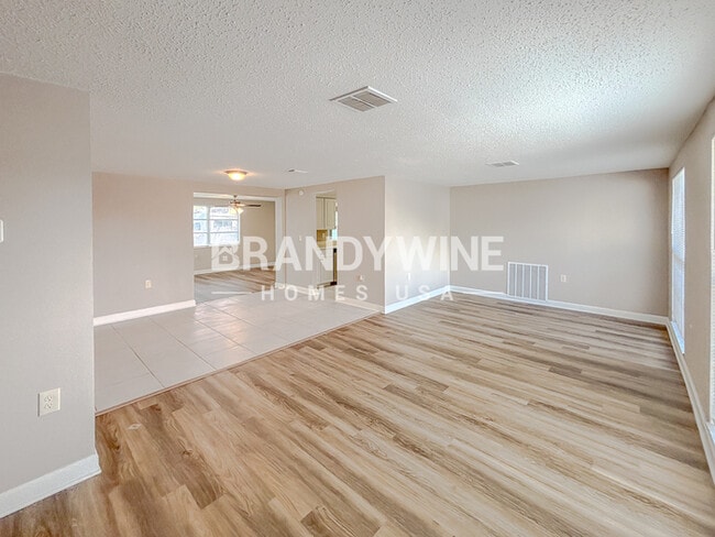 Building Photo - 6135 Seabreeze Dr