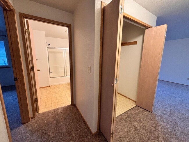 Building Photo - Waldangle, LLC