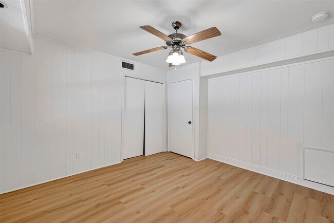 Building Photo - 6222 Creekbend Dr