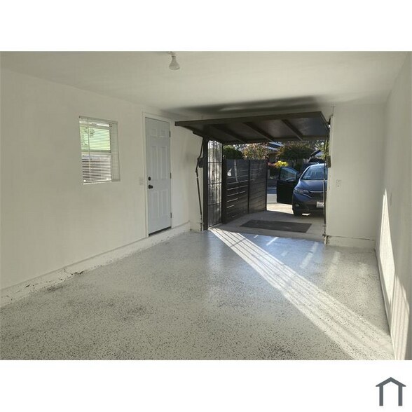 Building Photo - 841 40th St