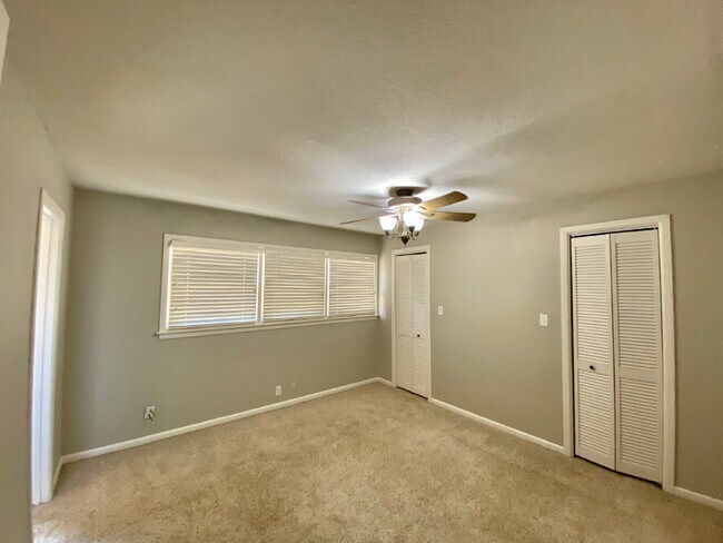 Building Photo - Stunning 4-Bedroom Home with Spacious Bedrooms Available for Summer 2026 Pre-Lease