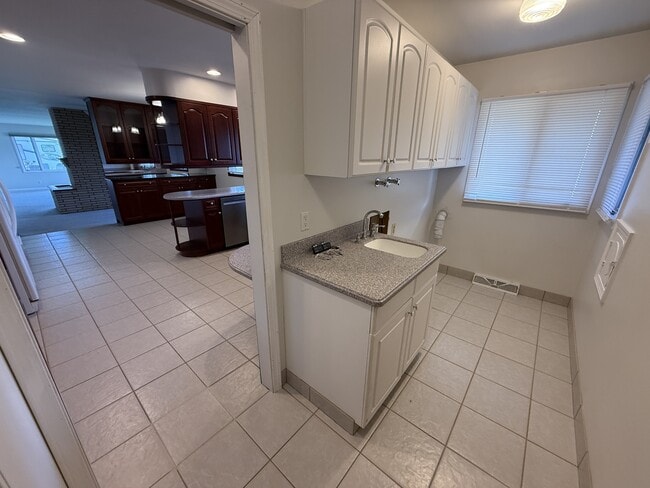 Building Photo - 3201 7th Ave S