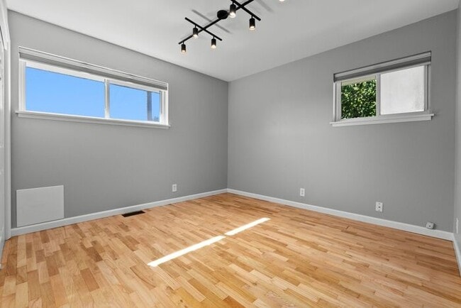 Building Photo - Freshly Updated West Seattle Rambler w/ Ai...