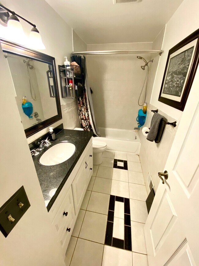 Building Photo - 23545 Valley Starr Dr