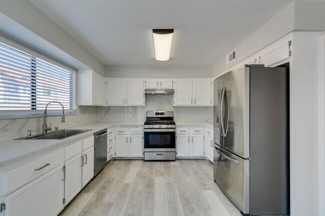 Building Photo - 3-Bedroom Dream Home in Green Valley