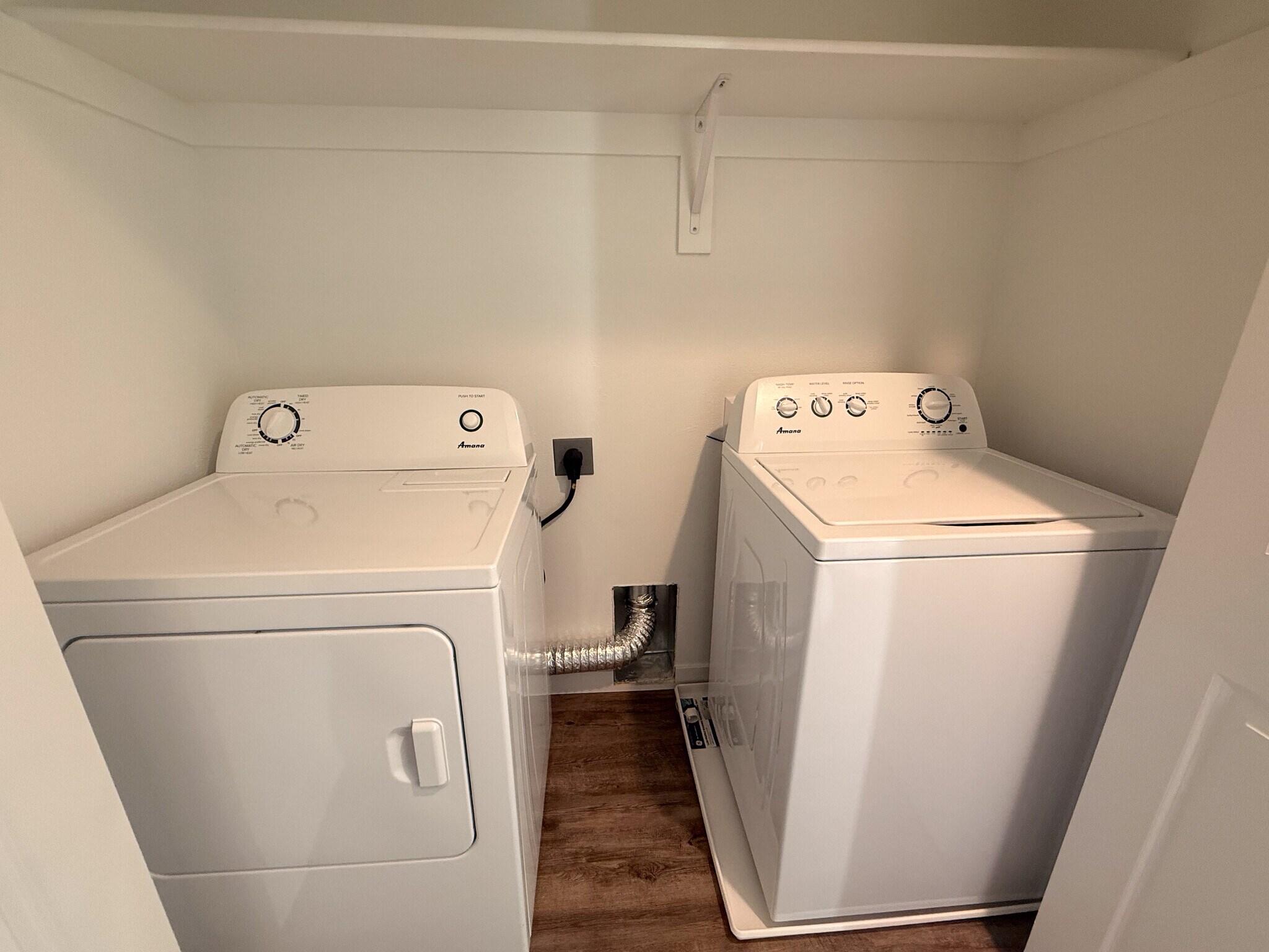 Building Photo - 507 NW Hillcrest Dr