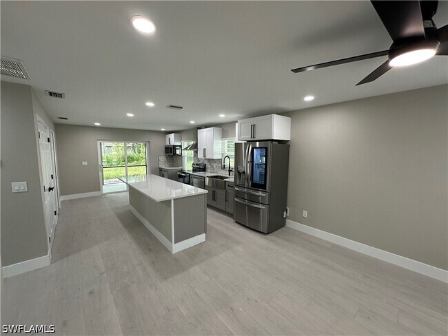 Building Photo - 9155 Seville Rd