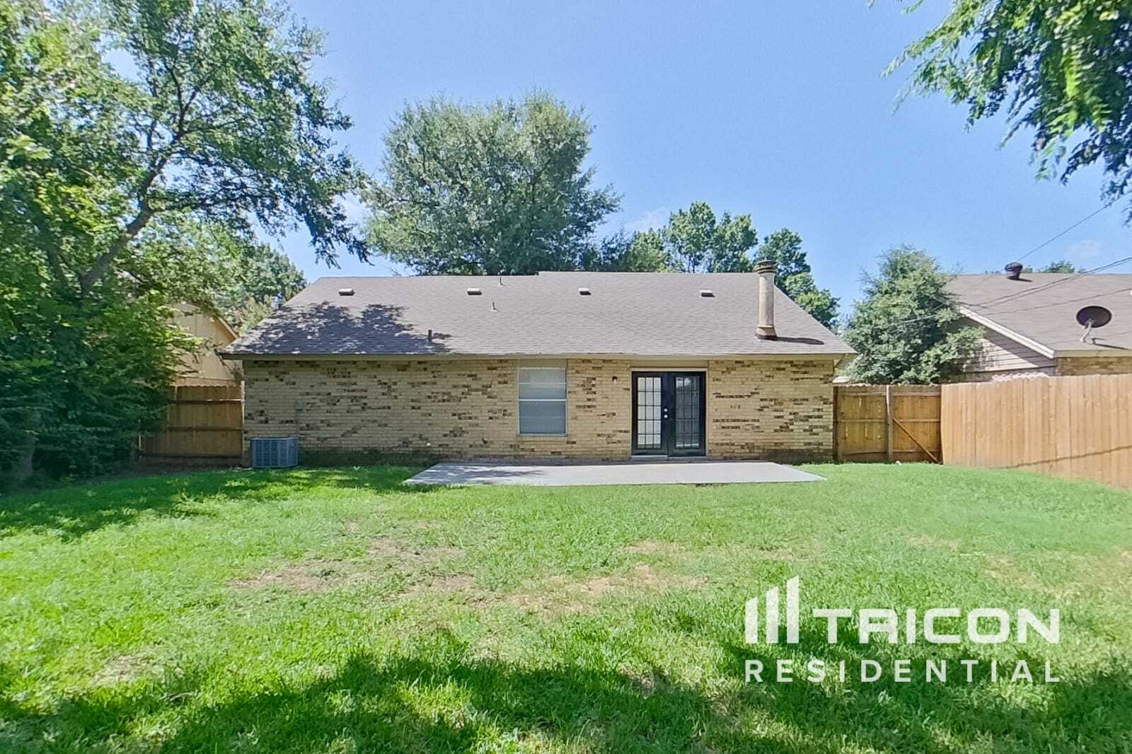 Building Photo - 2507 Arapaho Dr