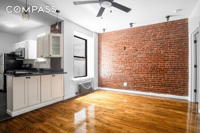 Building Photo - 1186 Putnam Ave