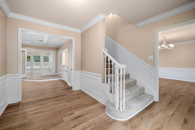 Building Photo - 527 Briar Knoll Dr