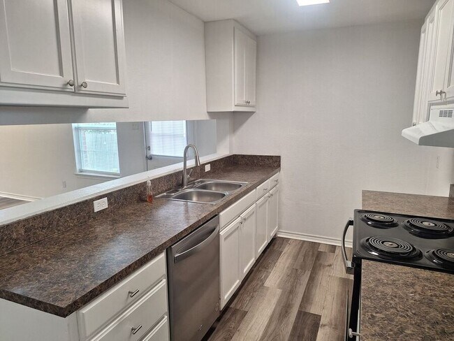 Building Photo - 2621 Lee Ave