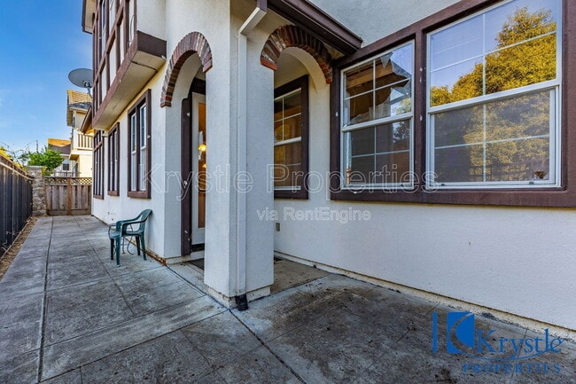 Building Photo - 6335 Newhaven Ln