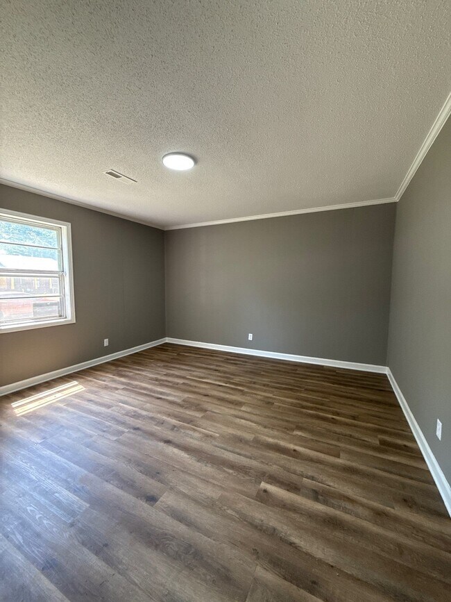 Building Photo - 1115 Berrywood Ave