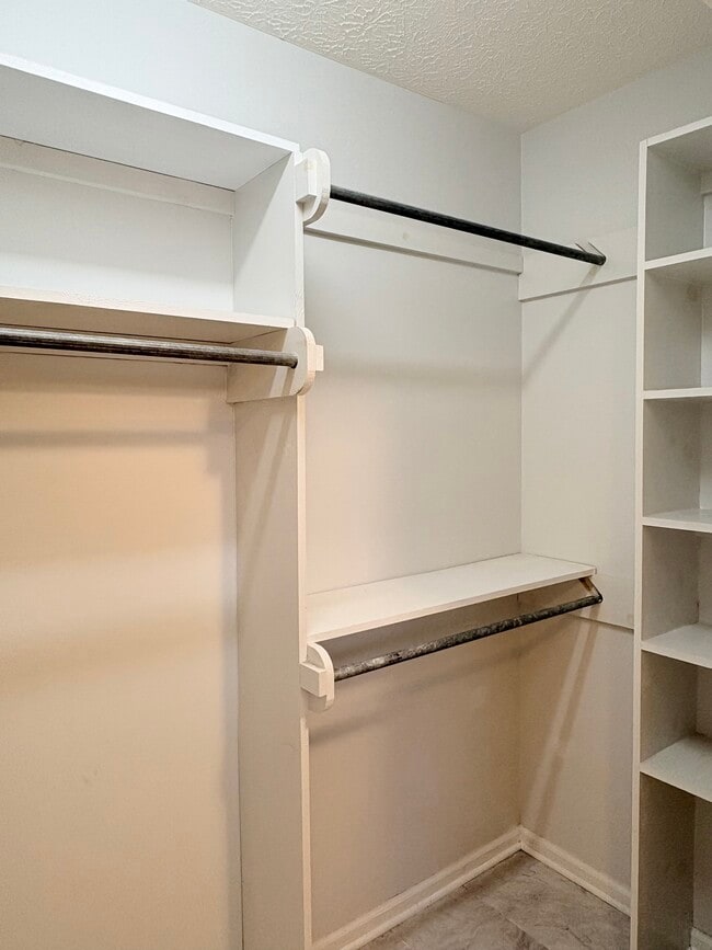 Building Photo - 1016 Lois Ln