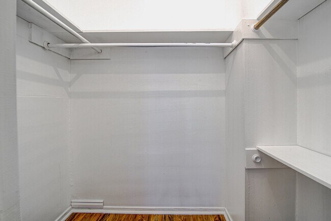 Building Photo - 1807 Briar Hill Dr