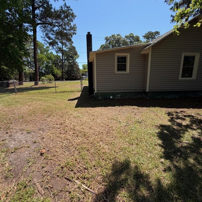 Building Photo - 6164 Highland Ave