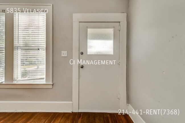 Building Photo - Beautiful Duplex for Rent in the Heart of ...