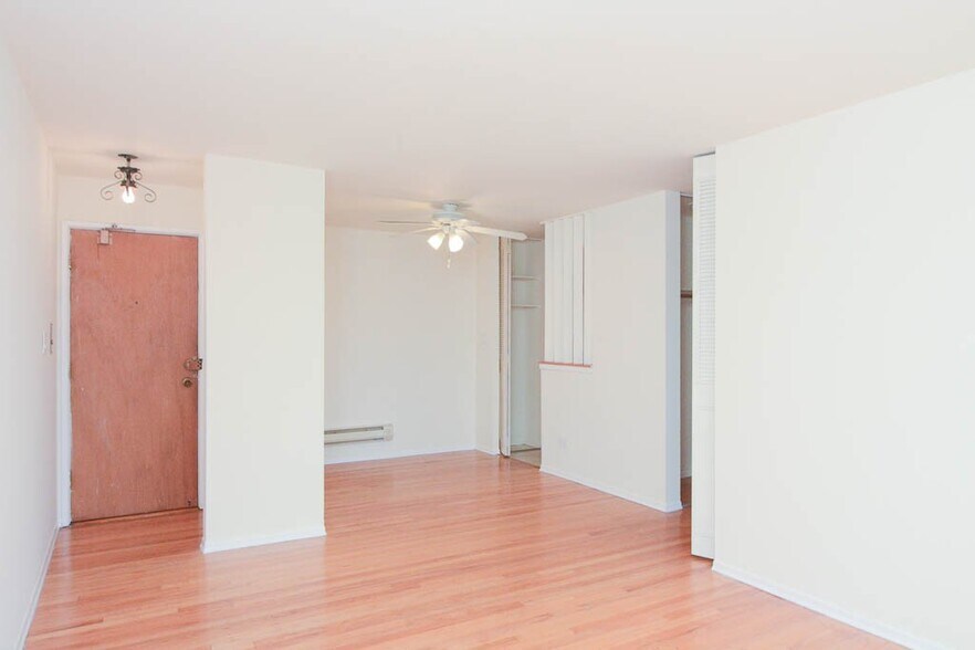 Building Photo - 665 W Wrightwood Ave