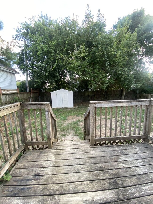 Building Photo - 2 Bedroom 1 Bath