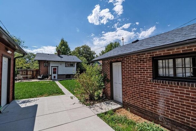 Building Photo - 3738 Zenobia St