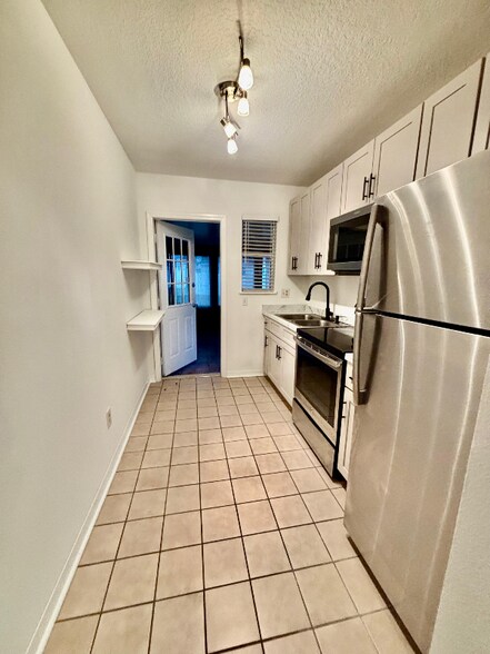 Building Photo - 24 Oriole Cir