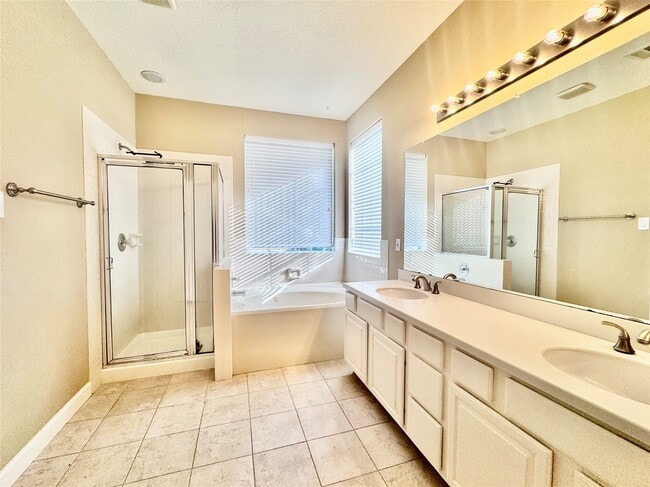 Building Photo - 2123 Hollow Reef Cir