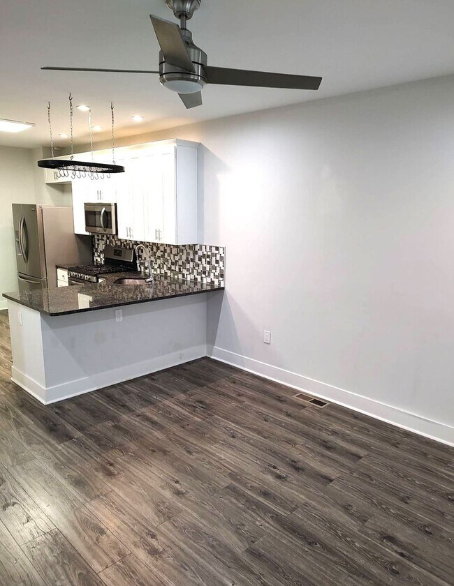 Building Photo - Newly Renovated 3-Bed/2.5-Bath Townhouse in Manayunk! Three Parking Spots Included!