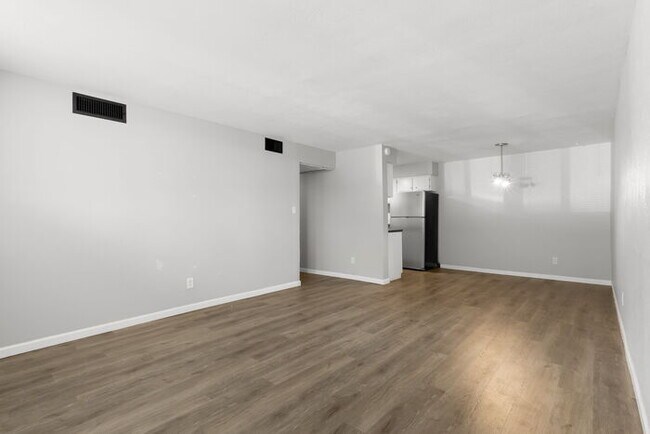 Building Photo - Recently updated 2 bedroom condo with upgr...