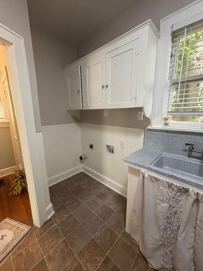 Building Photo - Cute 1 bedroom apartment!