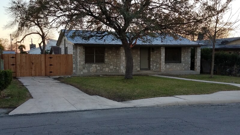 Primary Photo - 422 Globe Ave