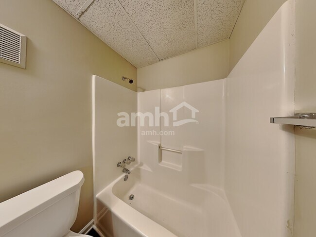 Building Photo - 2708 Horseshoe Creek Drive