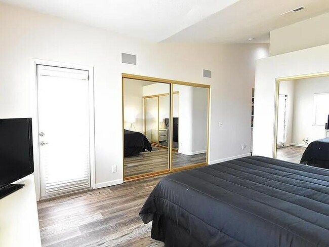 Building Photo - 210 Desert Falls Dr E