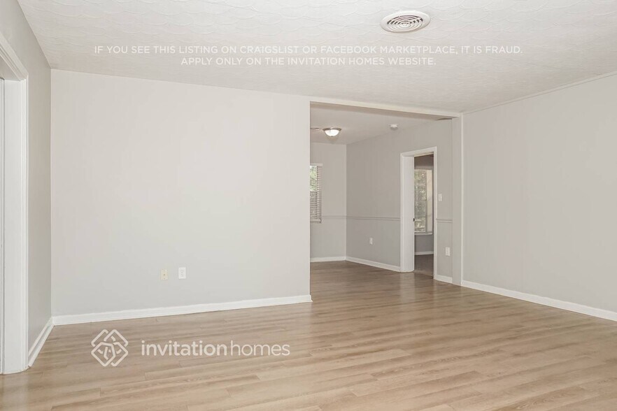 Building Photo - 3308 17th Ave W