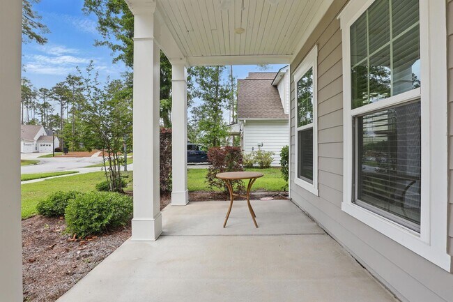 Building Photo - Spacious 5 Bedroom Home in Richmond Hill’s Waterways Community