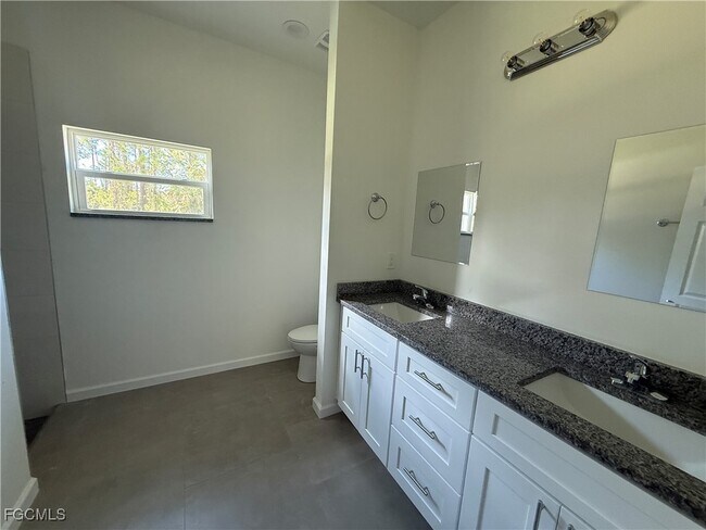 Building Photo - 443 Lampion Ave S