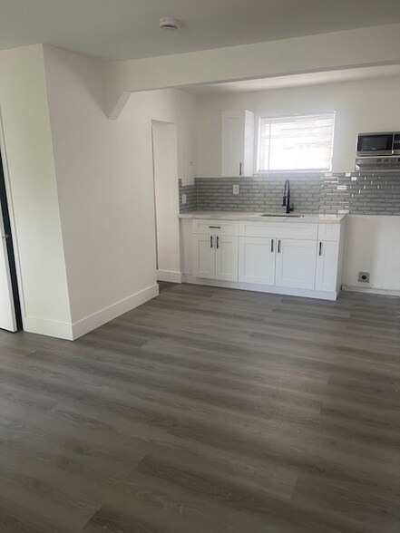 Building Photo - 5934 Buchanan St