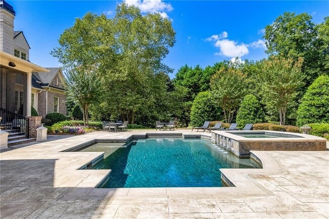 Building Photo - 4000 Heatherwood Way