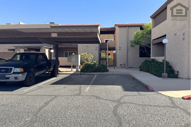 Building Photo - 2Bed/2Bath Apartment at 52nd St/Oak St! Ready for Immediate Move-In – GROUND FLOOR UNIT!