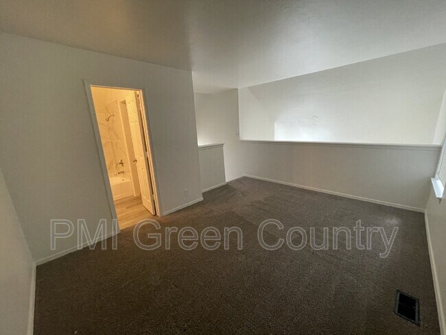 Building Photo - 1802 E 66th Pl